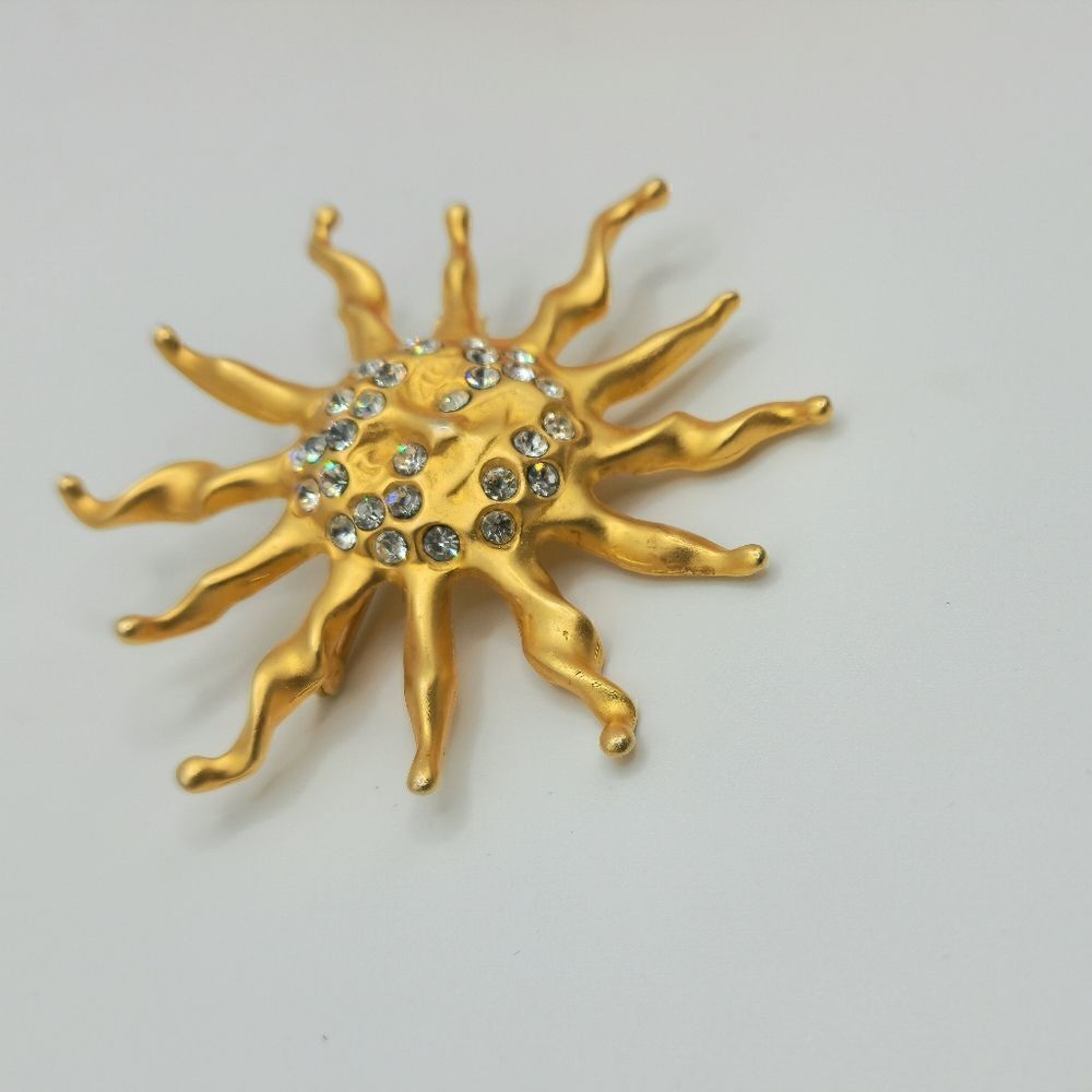 Vintage gold rhinestone smiling sun brooch - Picture 2 of 8